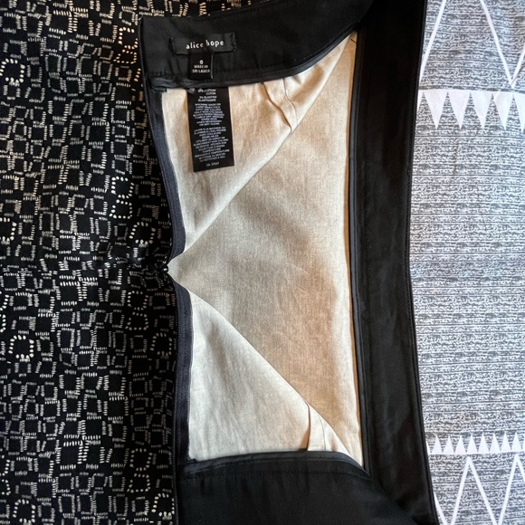 Flattering mini skirt - Picture 3 of 6